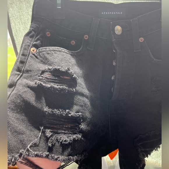 LIKE NEW Aeropostale 90’s High Rise Cutoff Short - Picture 2 of 7